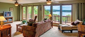 Smart TV, DVD player - Beaver Lake House, Lake View, Dock Access Swim Deck, Eureka Springs (Eureka Springs)