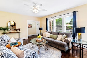 Smart TV, offices - Daily Double-Expo, UofL, Downtown, Highlands, close to track, NEW LISTING! (Louisville)