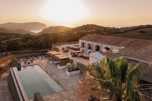 2 outdoor pools