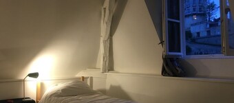 FAMILY HOME IN THE HISTORIC HEART OF SEMUR