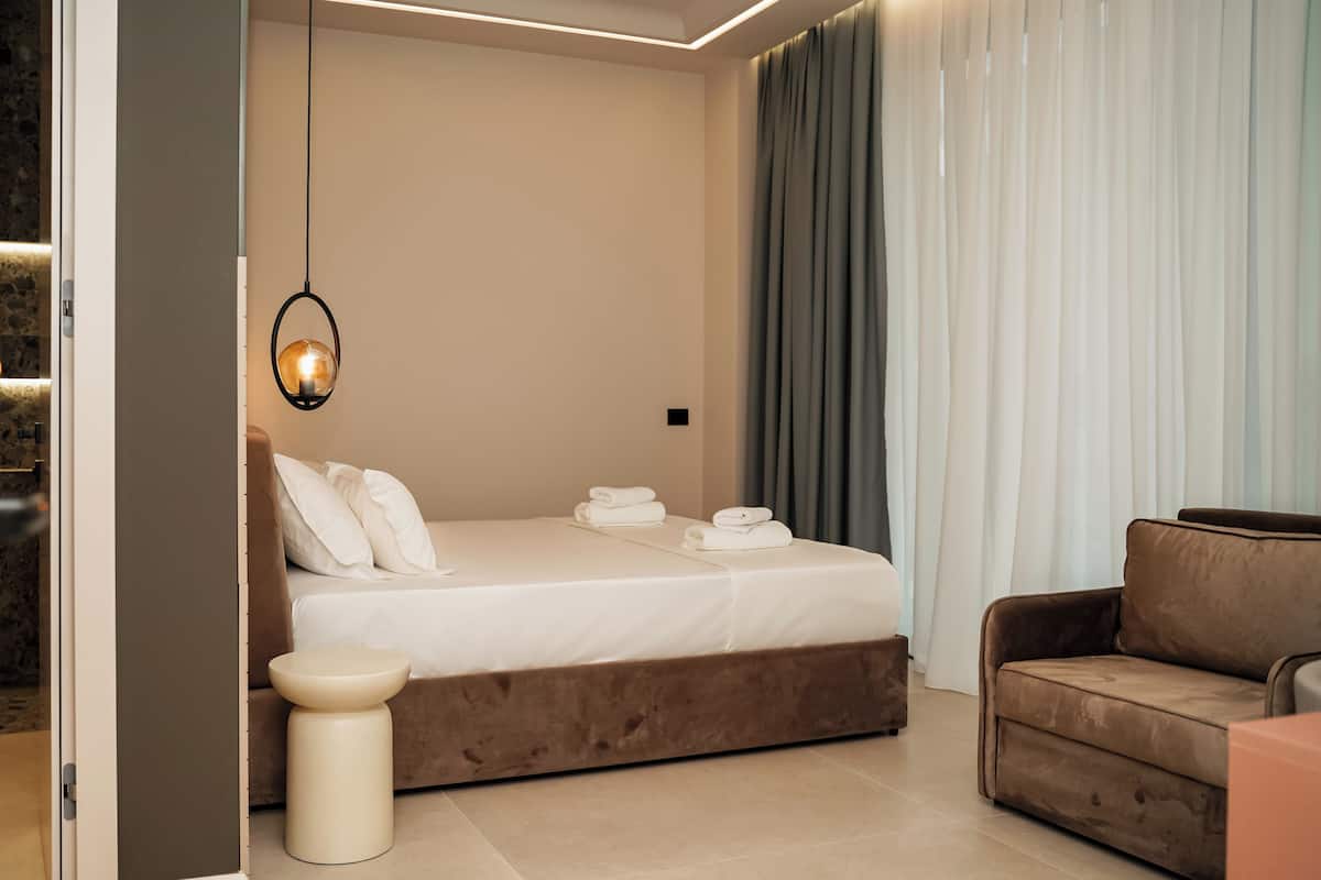 Deluxe Double Room, Balcony, Partial Sea View