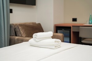 Deluxe Double Room, Balcony, Sea View | Hypo-allergenic bedding, minibar, free WiFi, bed sheets