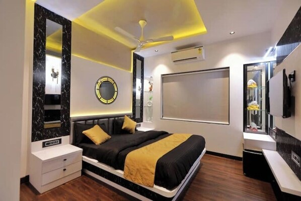 3 bedrooms, in-room safe, iron/ironing board, free WiFi