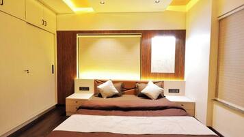 3 bedrooms, in-room safe, iron/ironing board, free WiFi