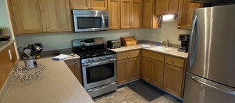 Spacious 5-bedroom house in Eugene, walking distance to campus, Hayward Field