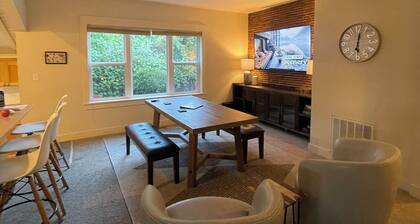 Spacious 4-bedroom house in enchanting Eugene, 3 short blocks to Hayward Field