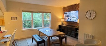 Spacious 4-bedroom house in enchanting Eugene, 3 short blocks to Hayward Field