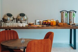 Free daily buffet breakfast