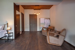 Executive Suite, Mountain View | Egyptian cotton sheets, premium bedding, memory-foam beds, in-room safe - Residence Kazbegi (Stepantsminda)
