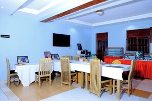 Restaurant - BUDDIEZ PLATINUM HOTEL (Kampala)