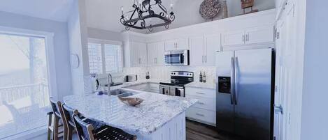 電子レンジ、オーブン、コンロ、食器洗い機