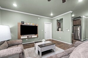 Smart TV - Peaceful Retreat on Houston Street (Fort Smith)