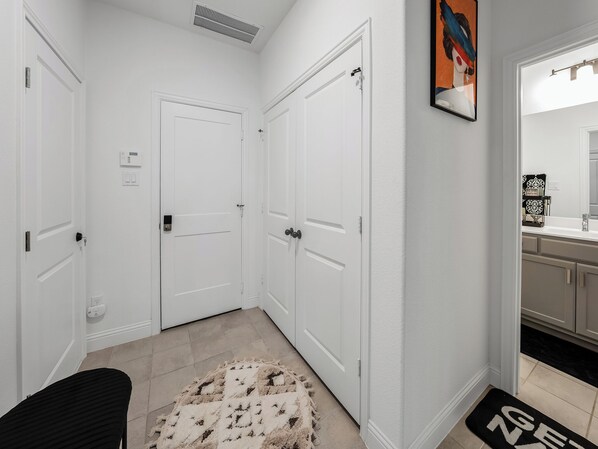 Interior - Retro-style hotel suite with garage & pet-friendly perks and no Kitchen (Lewisville)