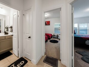 2 bedrooms, desk, iron/ironing board, free WiFi - Retro-style hotel suite with garage & pet-friendly perks and no Kitchen (Lewisville)