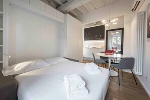 Comfort-studio, kaupunkinäköala | Silitysrauta/-lauta, ilmainen Wi-Fi