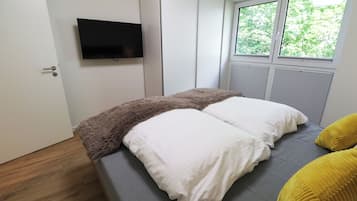 2 bedrooms, travel crib, free WiFi, wheelchair access