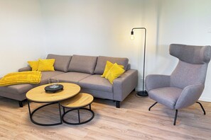 Fernseher, Bücher, Stereoanlage