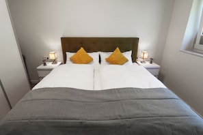 2 bedrooms, travel cot, free WiFi, wheelchair access