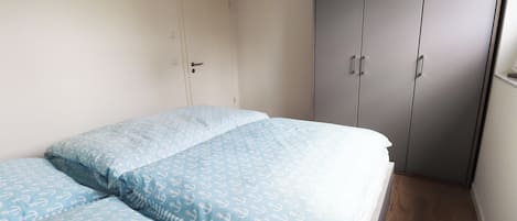 1 bedroom, travel cot, free WiFi
