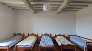 4 Schlafzimmer, Schreibtisch, BĂŒgeleisen/BĂŒgelbrett, Reisekinderbett