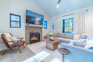 Télévision, cheminée