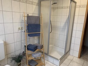 Shower, towels