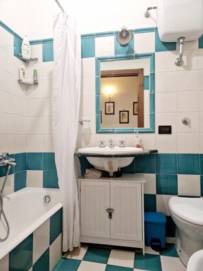 Hair dryer, towels - Apartment Sorrento "in Corso Italia" (Sorrento)