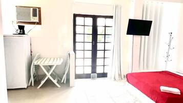 Comfort-Studiosuite, Terrasse, Meerblick | 1 Schlafzimmer, kostenloses WLAN