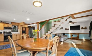 Dining - Pet friendly, peaceful retreat on over 2 wooded acre in beautiful Naples Florida (Naples)
