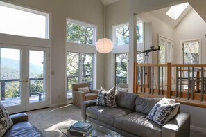 Smart-TV, Kamin, DVD-Player