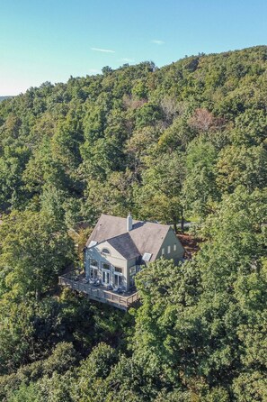 Exterior - Cliffs Edge-A Contemporary Mountain Home (Wintergreen Resort)