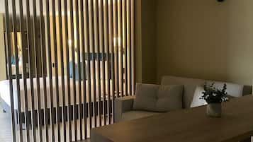 Classic Studio Suite, Courtyard View | In-room safe, individually furnished, laptop workspace, blackout drapes