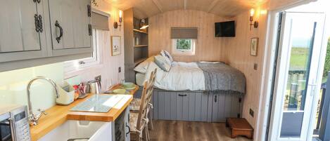 1 bedroom, individually decorated, individually furnished