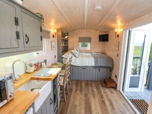 1 Schlafzimmer, individuell dekoriert, individuell eingerichtet