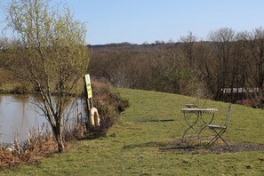 Outdoor dining - Roach Hut (Uckfield)