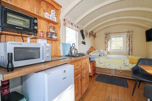 Interior - Roach Hut (Uckfield)