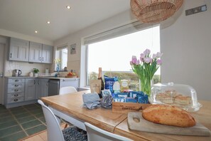 Dining - Coastman's Nest (Newquay)