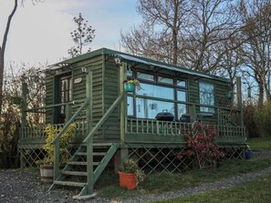 Exterior - Tench Hut (Uckfield)