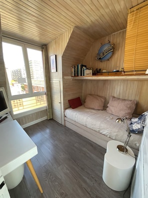 1 chambre, bureau, fer et planche à repasser, Wi-Fi gratuit