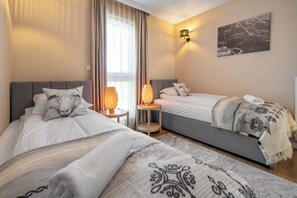 2 bedrooms, iron/ironing board, WiFi, bed sheets