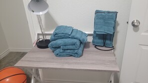 Traditionellt rum - icke-rökare - luftkonditionering | Memory foam-madrasser, individuell inredning, unika möbler och skrivbord