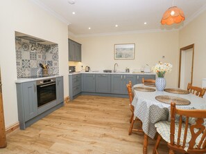 Cottage | Dining - Winn's Cottage (Penrith)