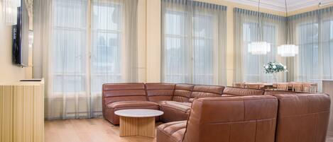 Appartement | Coin séjour | Télévision à écran plasma de 45 pouces avec chaßnes par cùble