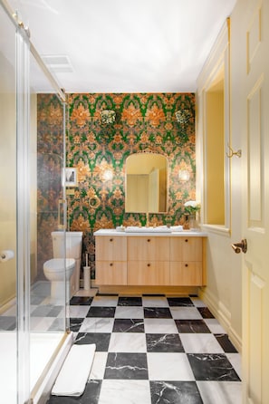 Apartment | Bathroom | Shower, rainfall showerhead, hair dryer, towels