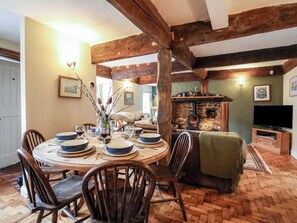 Dining - Spinning Wheel Cottage (Budleigh Salterton)