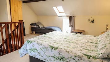 2 dormitoris, decoració individual i mobiliari individual