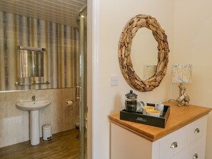 Shower - Nutkin Cottage (Windermere)