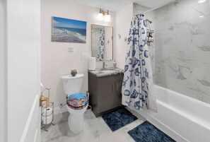 Hair dryer, towels, soap, shampoo - Blue Bliss 2BR 2BTH with FREE Parking, Near NYC & EWR Airport (Elizabeth)