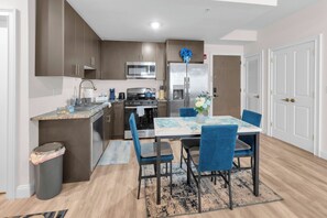 Dining - Blue Bliss 2BR 2BTH with FREE Parking, Near NYC & EWR Airport (Elizabeth)