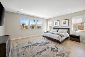 4 soveværelser, skrivebord, strygejern/strygebræt, weekendseng